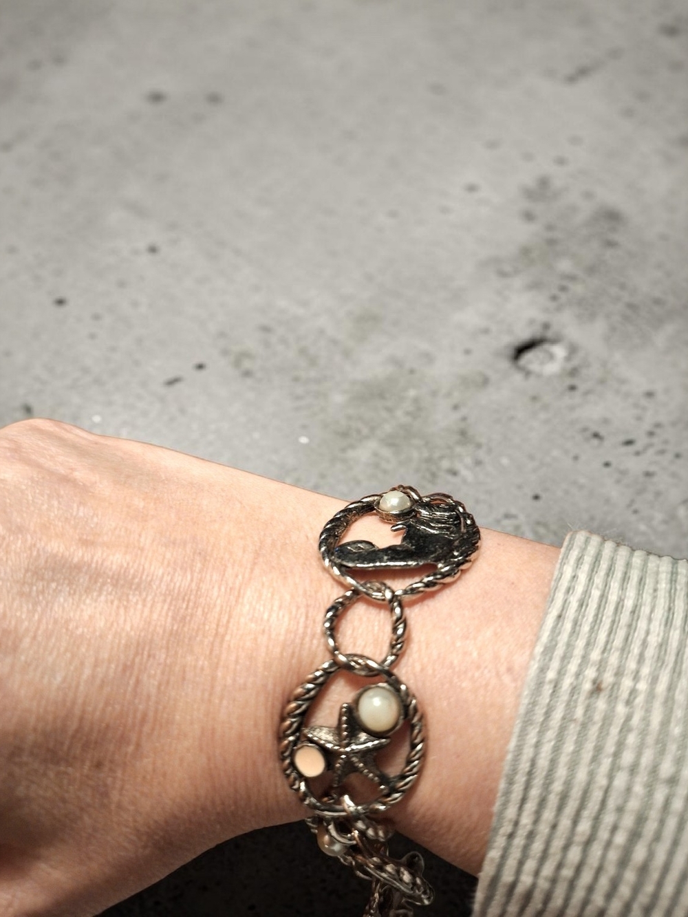 Vintage Silver Tone Charm Bracelet Manatatee And Starfish   Accented W/ Small W! - Picture 6 of 6